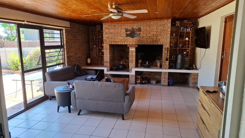 To Let 4 Bedroom Property for Rent in Blommendal Western Cape